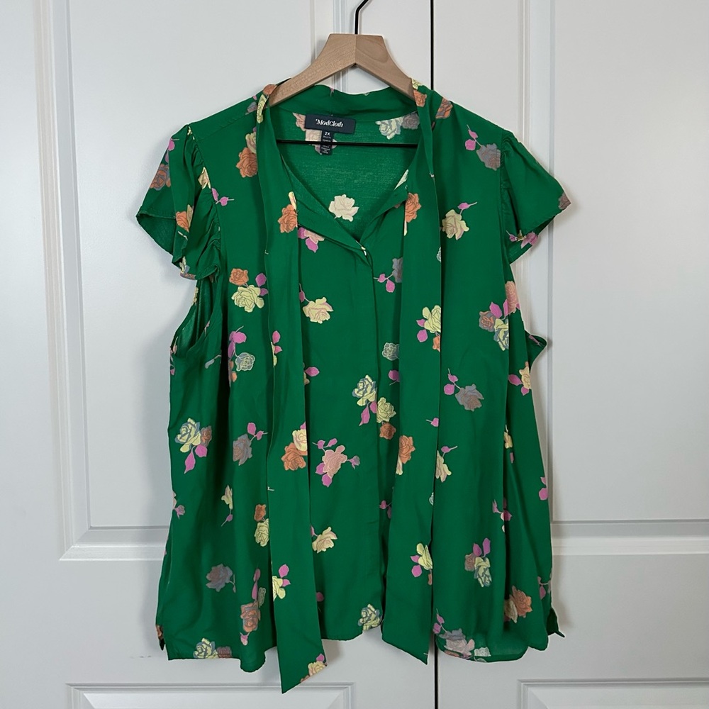 ModCloth Rayon Blend Tie-Neck Blouse in Green Floral 2X